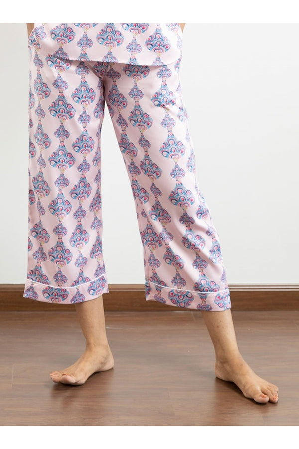Three pairs of culottes in luxurious poly satin, modal silk and serene cotton, in elegant prints, which are perfect to lounge in. Comfortable culottes with an elasticated waistband and a drawstring, adding meaning to comfort and relaxation.